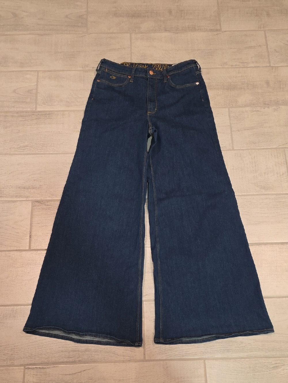 Wrangler Lainey Wilson High Rise Stretch Denim Bell Bottoms Women's Size 32x32